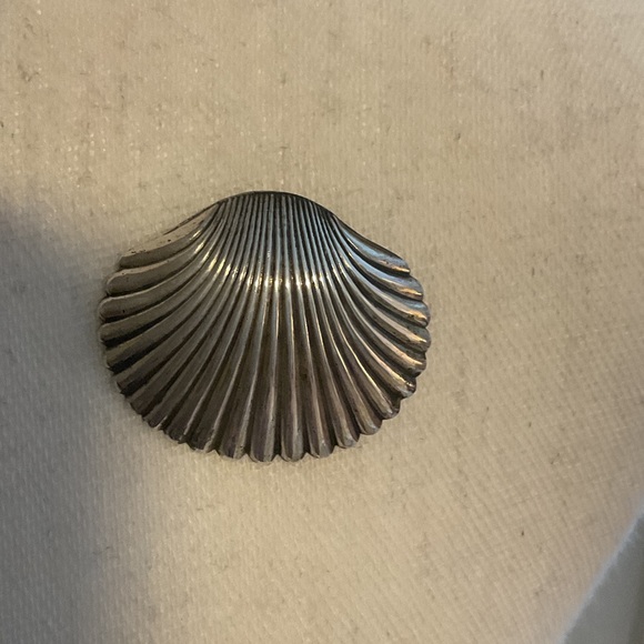 Silver Shell Brooch - Picture 2 of 4